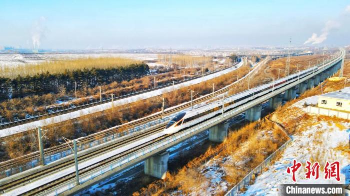 動車組列車在運行中?！」F提供