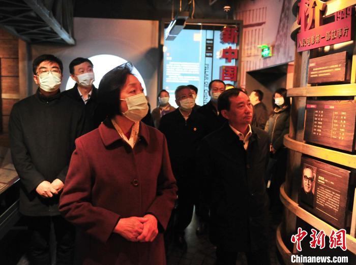 臺盟中央主席蘇輝近日率調(diào)研組赴吉林開展重點考察調(diào)研。圖為在長影舊址博物館考察吉林特色文化產(chǎn)業(yè)發(fā)展?！「啐埌?攝