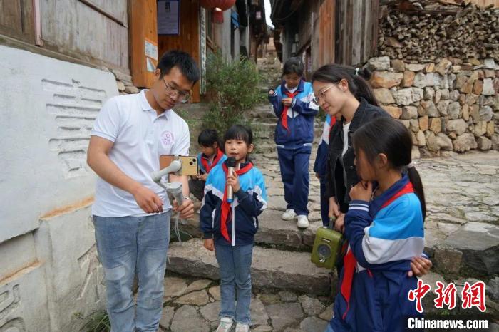 杜曉帆與該中心教師團隊積極探索文化遺產(chǎn)方法論，深耕鄉(xiāng)村遺產(chǎn)領(lǐng)域?！?fù)旦大學(xué)國土與文化資源研究中心供圖