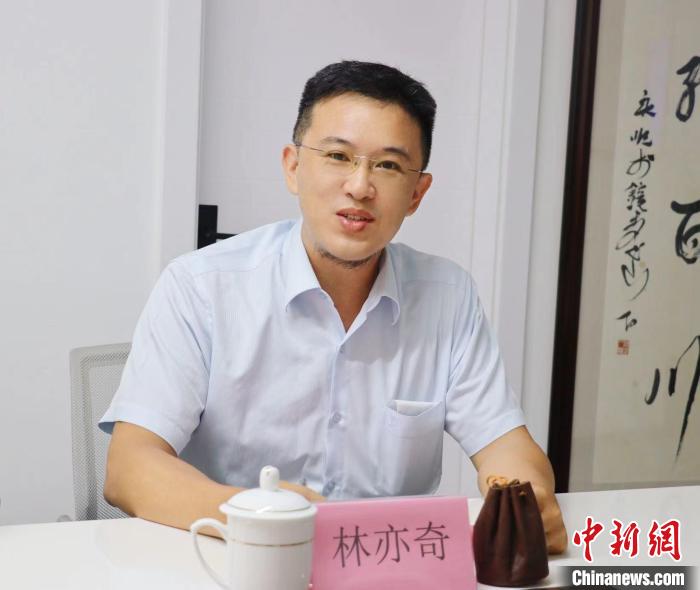 臺(tái)灣創(chuàng)新聯(lián)合建筑協(xié)會(huì)理事長林亦奇講述設(shè)立驛站愿景?！窃式?攝