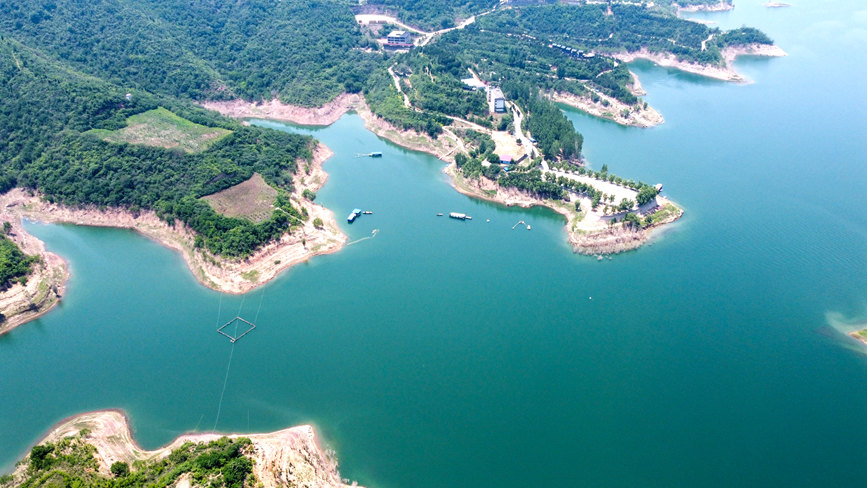 河南洛陽(yáng)市孟津區(qū)境內(nèi)的黃河小浪底風(fēng)景區(qū)黃鹿山景點(diǎn)風(fēng)光。黃政偉攝