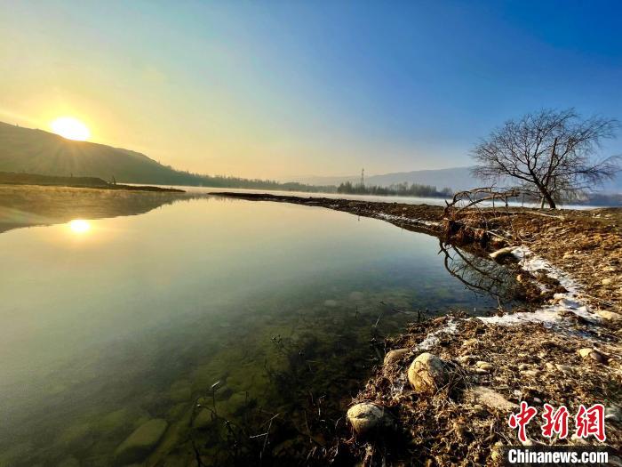 圖為青海省化隆縣黃河濕地景色?！±钣穹?攝