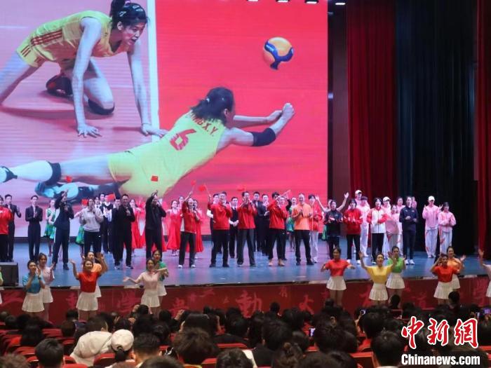 2023年全國青少年女排集訓閉幕式現(xiàn)場。　天津體育學院供圖