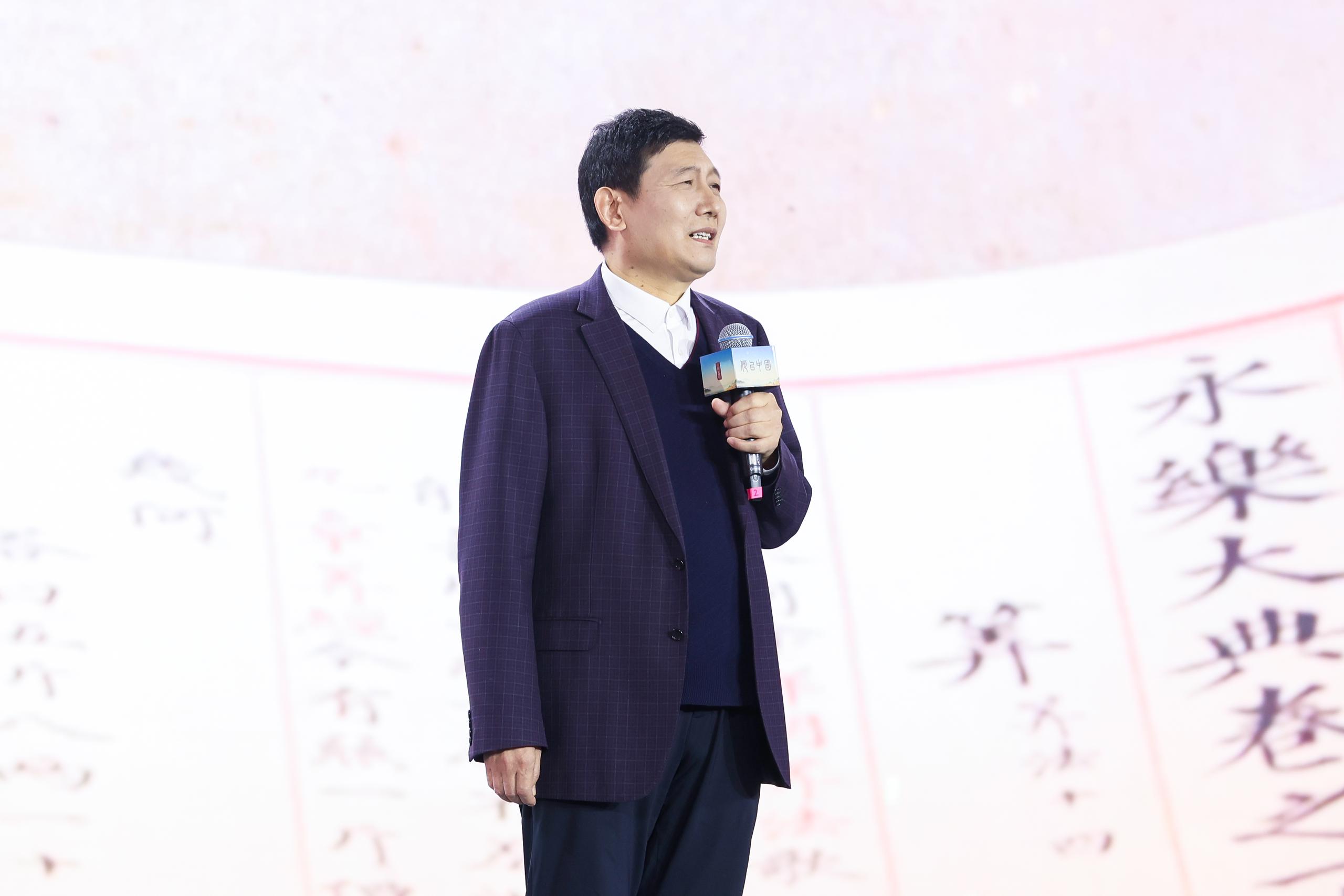 山東大學文學院講席教授、《文史哲》主編杜澤遜。人民視頻供圖