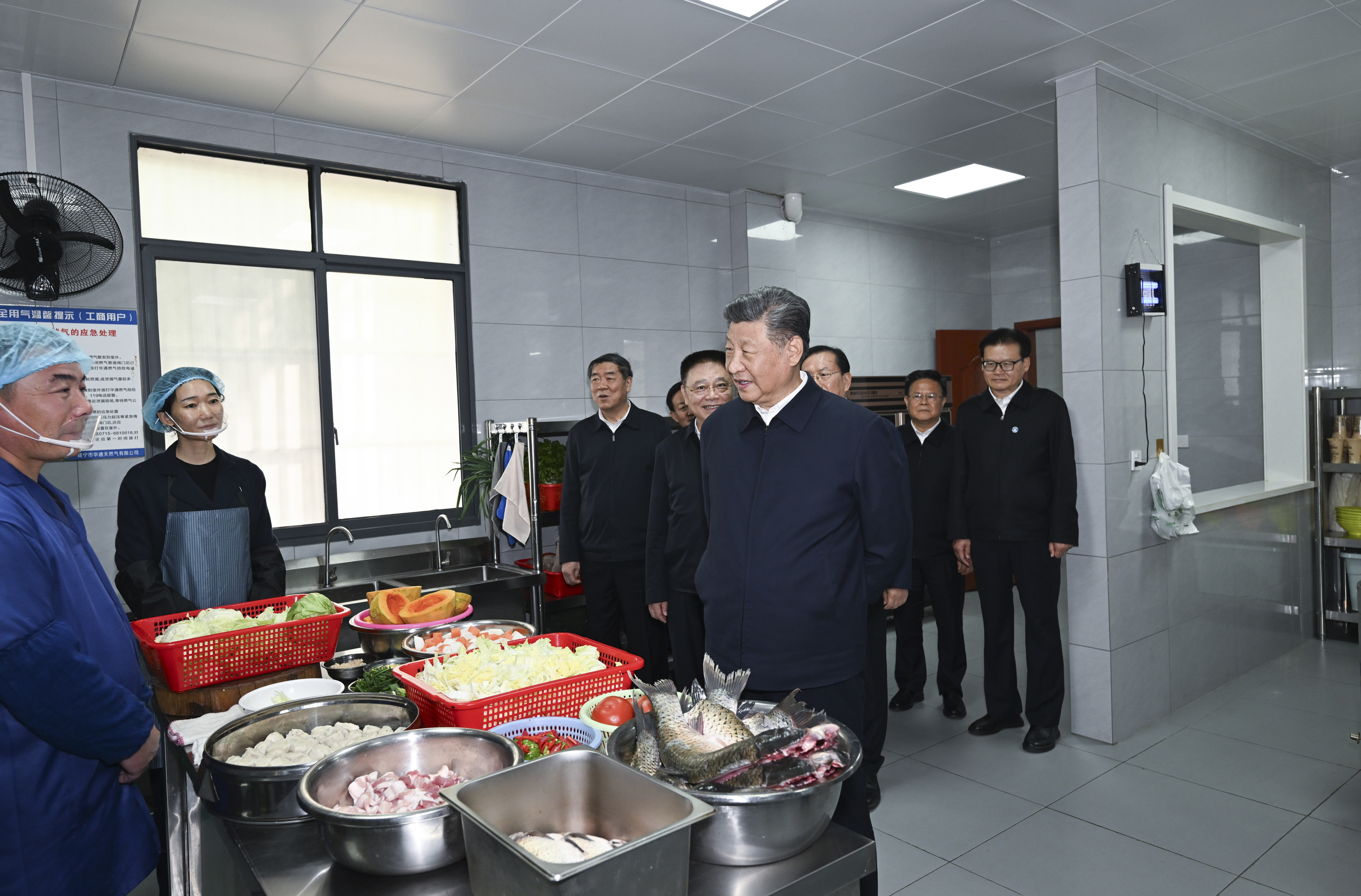 2024年11月5日，習近平總書記在湖北省咸寧市嘉魚縣潘家灣鎮(zhèn)四邑村考察。