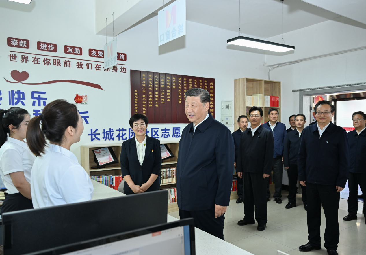 2024年6月19日，習(xí)近平總書(shū)記來(lái)到寧夏銀川市金鳳區(qū)長(zhǎng)城花園社區(qū)考察。