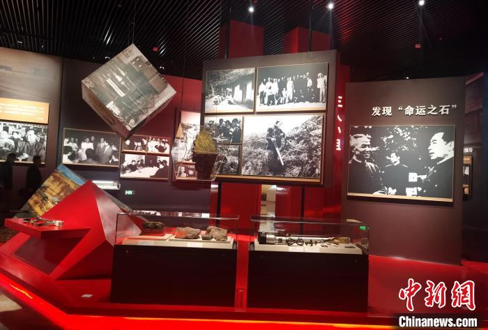圖為紀(jì)念館內(nèi)部一角?！《∮衩?攝