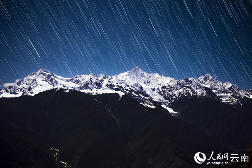 梅里雪山“星河流淌”奇觀。趙一舟攝