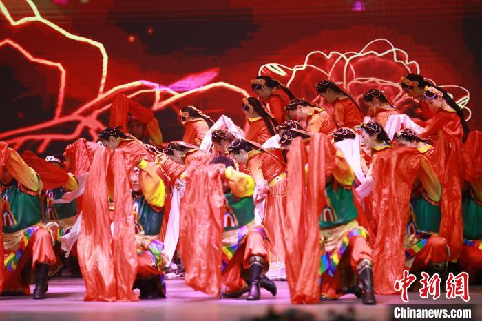 圖為農(nóng)行西藏分行演出現(xiàn)場。　農(nóng)行西藏分行 供圖