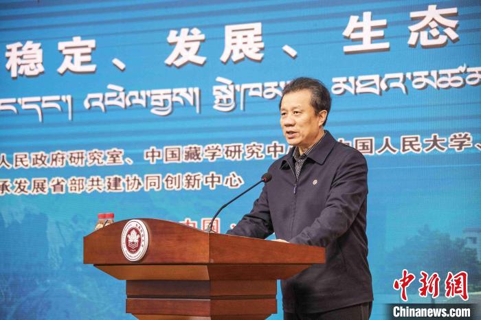 圖為西藏民族大學黨委書記、副校長劉凱在開幕式上致辭?！钪覍?攝