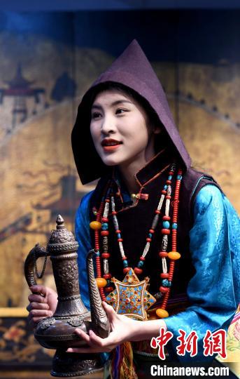 圖為西藏自治區(qū)級(jí)非遺項(xiàng)目——山南浪卡子縣的羊卓服飾?！±盍?攝