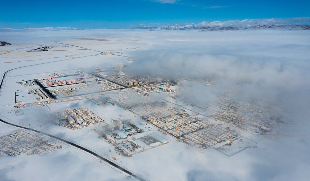 西藏阿里地區(qū)改則縣迎來初雪，銀裝素裹，美如畫卷。