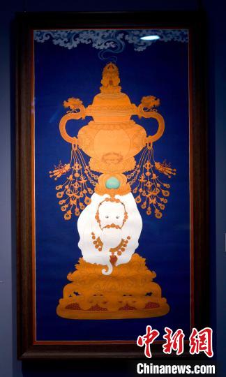 圖為5月16日，展覽中的新創(chuàng)唐卡作品《瑞象承香》。　李林 攝
